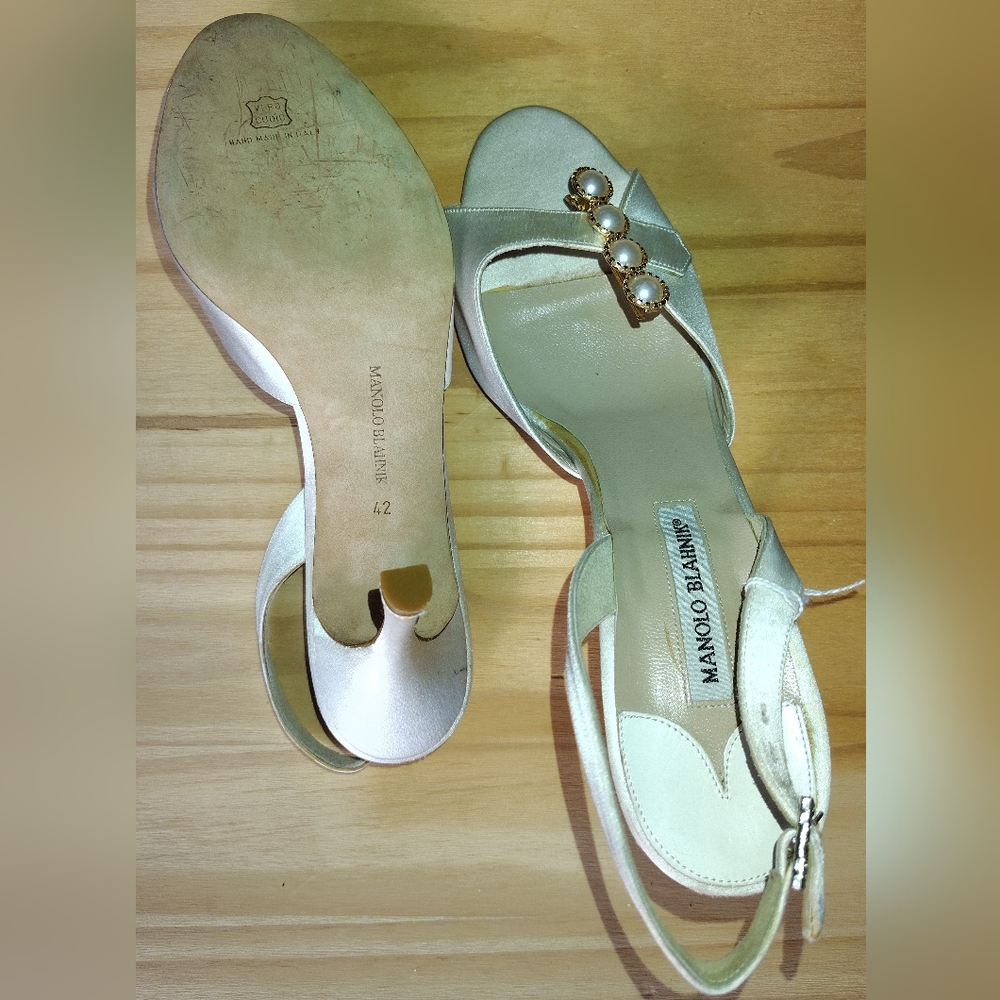 Manolo Blahnik Pearl Embellished Cream Heels - Picture 6 of 13